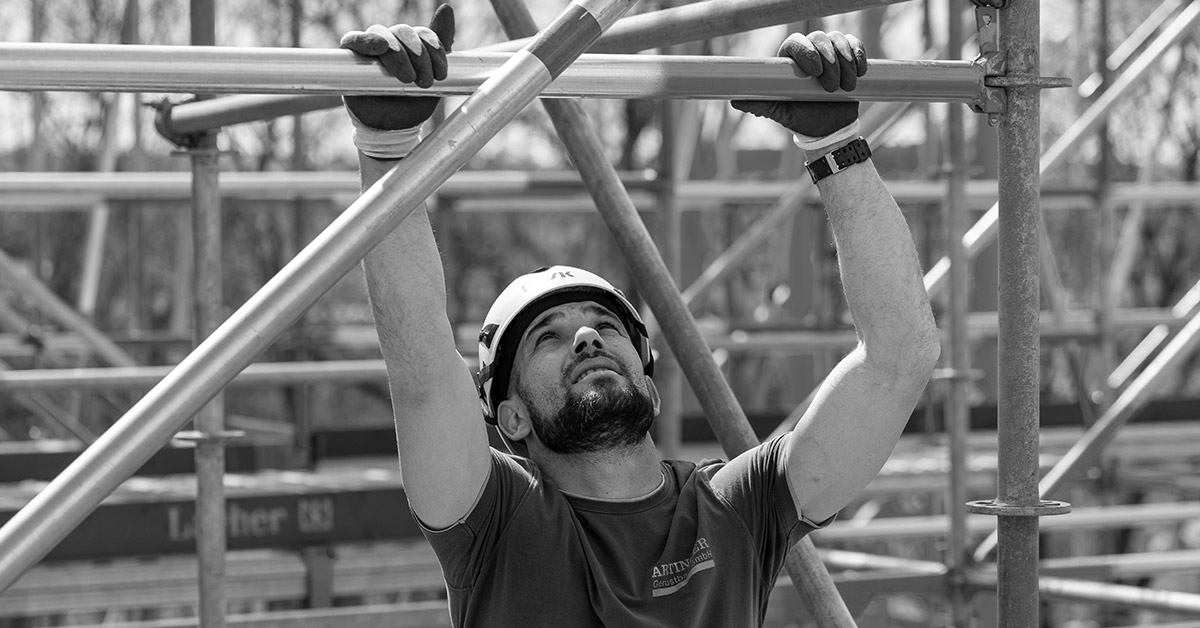 Gerüstbauer bei der Arbeit